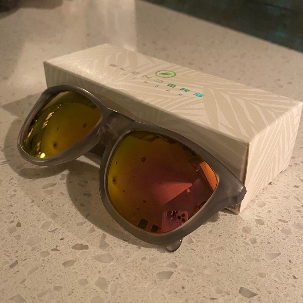 Blenders sunglasses NIB